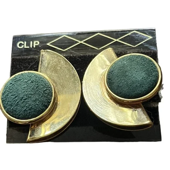Gold Toned Half Moon & Green Clip On Earrings NWT VTG Sears Roebuck? 1980s - Picture 7 of 13